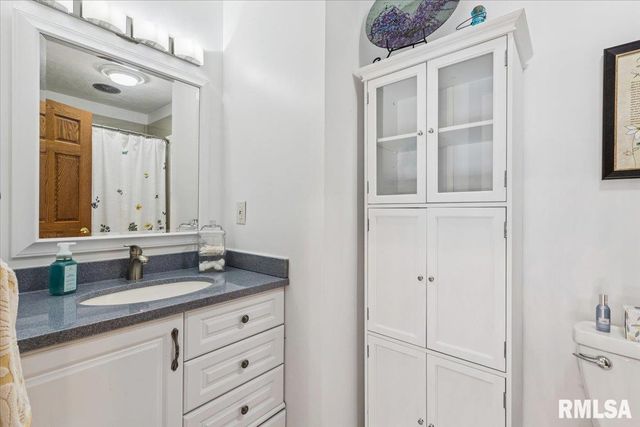 2960 265TH Street, De Witt, IA 52742