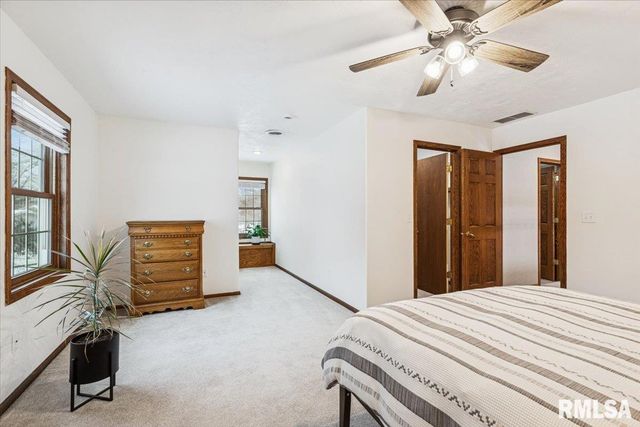 2960 265TH Street, De Witt, IA 52742