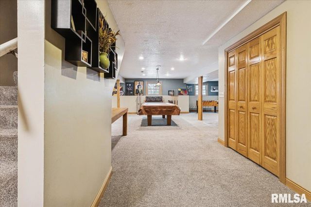 2960 265TH Street, De Witt, IA 52742