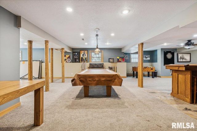 2960 265TH Street, De Witt, IA 52742