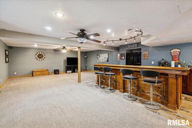 2960 265TH Street, De Witt, IA 52742