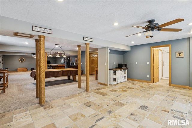 2960 265TH Street, De Witt, IA 52742