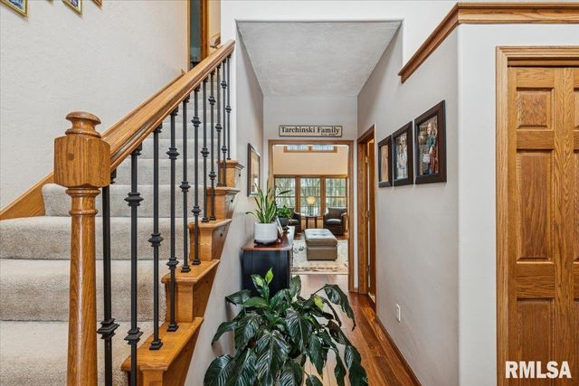 2960 265TH Street, De Witt, IA 52742