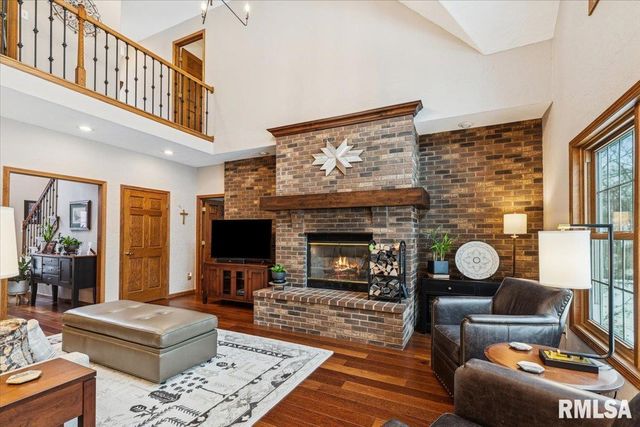 2960 265TH Street, De Witt, IA 52742