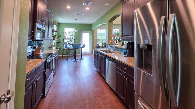 2025 Stubbs Drive, Bryan, TX 77807