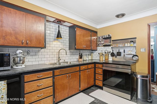 3250 Heatherdowns Boulevard, Toledo, OH 43614