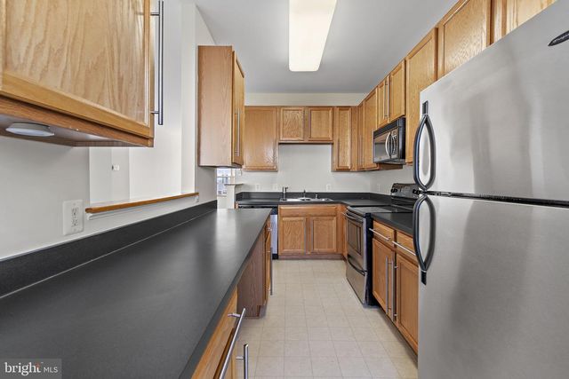 669 HUNTING FIELDS RD, Middle River, MD 21220