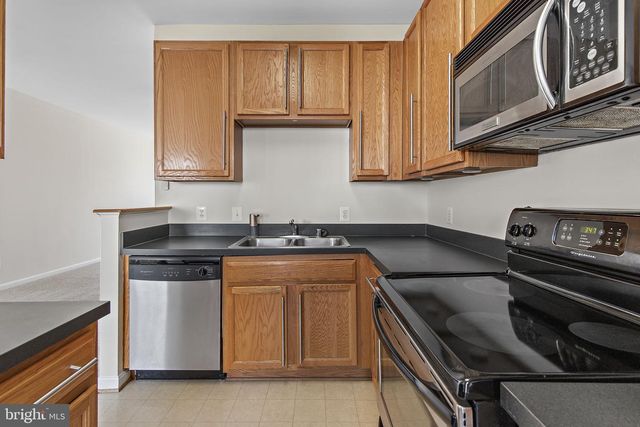 669 HUNTING FIELDS RD, Middle River, MD 21220