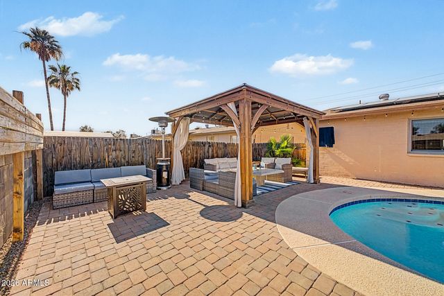 1127 W GROVERS Avenue, Phoenix, AZ 85023