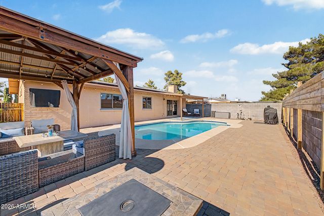 1127 W GROVERS Avenue, Phoenix, AZ 85023