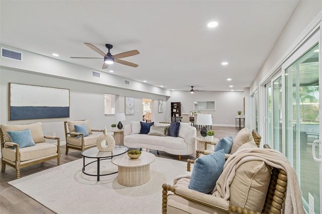 8402 BOXWOOD DRIVE, Tampa, FL 33615