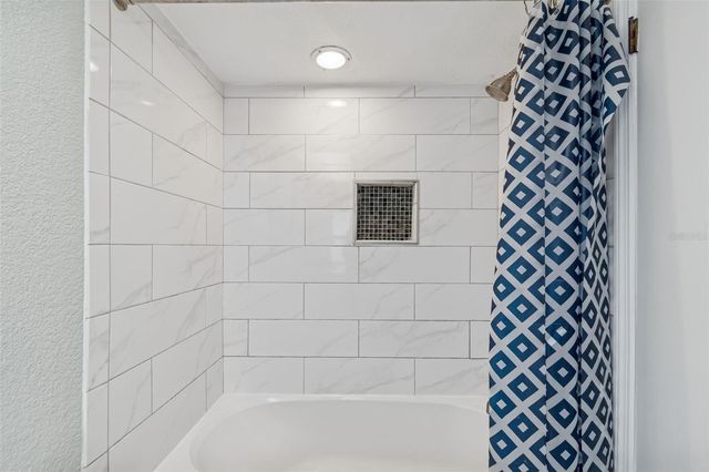 8402 BOXWOOD DRIVE, Tampa, FL 33615