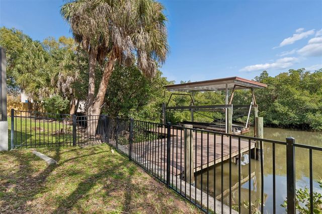 8402 BOXWOOD DRIVE, Tampa, FL 33615