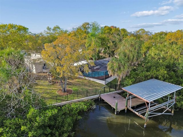 8402 BOXWOOD DRIVE, Tampa, FL 33615