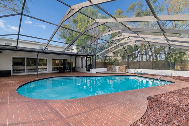 8402 BOXWOOD DRIVE, Tampa, FL 33615