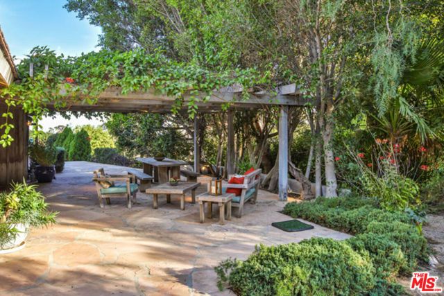 3825 Malibu Country Drive, Malibu, CA 90265