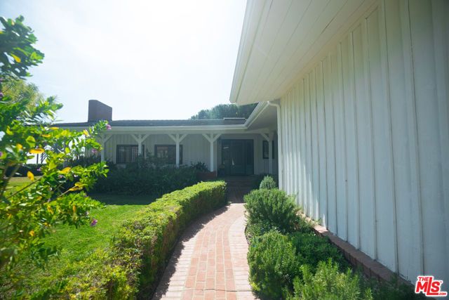 3825 Malibu Country Drive, Malibu, CA 90265