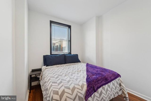 2328 S WARNOCK ST, Philadelphia, PA 19148