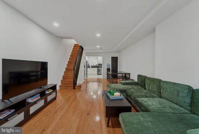 2328 S WARNOCK ST, Philadelphia, PA 19148