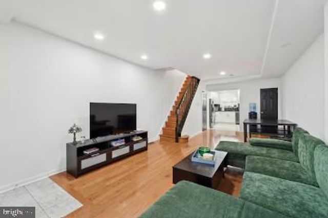 2328 S WARNOCK ST, Philadelphia, PA 19148