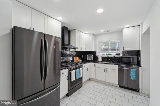 2328 S WARNOCK ST, Philadelphia, PA 19148