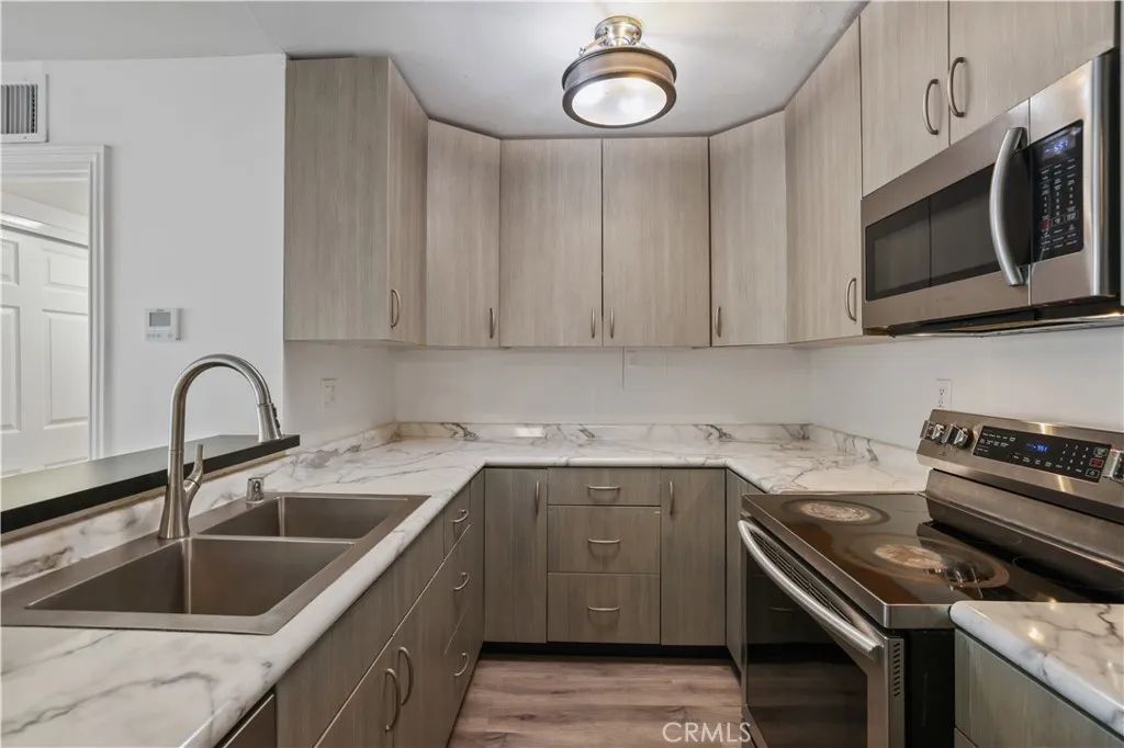 23515 Lyons 281, Valencia, CA 91355