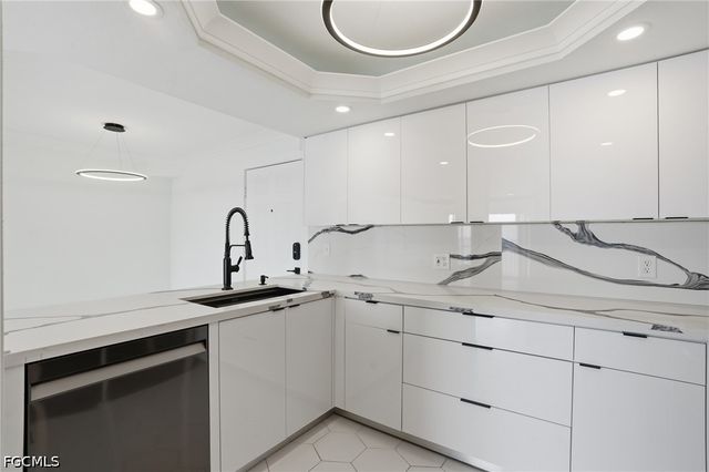 2885 Palm Beach BLVD 402, Fort Myers, FL 33916