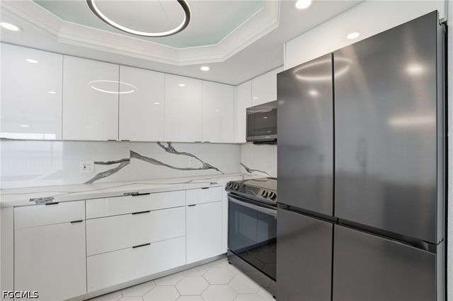 2885 Palm Beach BLVD 402, Fort Myers, FL 33916