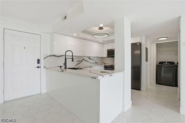 2885 Palm Beach BLVD 402, Fort Myers, FL 33916