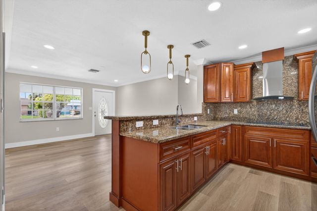 933 SE 2nd Street, Belle Glade, FL 33430