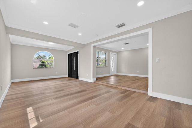 933 SE 2nd Street, Belle Glade, FL 33430