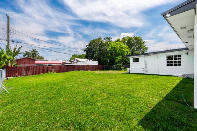 933 SE 2nd Street, Belle Glade, FL 33430