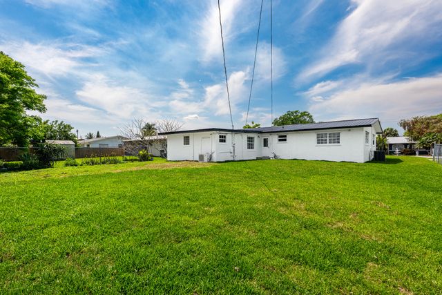 933 SE 2nd Street, Belle Glade, FL 33430