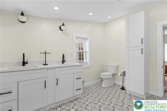 95 Gaffney Hill Road, Easton, PA 18042