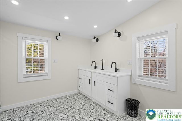 95 Gaffney Hill Road, Easton, PA 18042