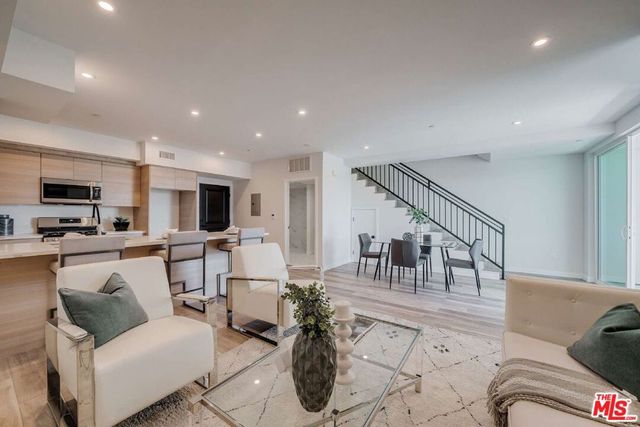 7018 Alabama Avenue, Canoga Park, CA 91303