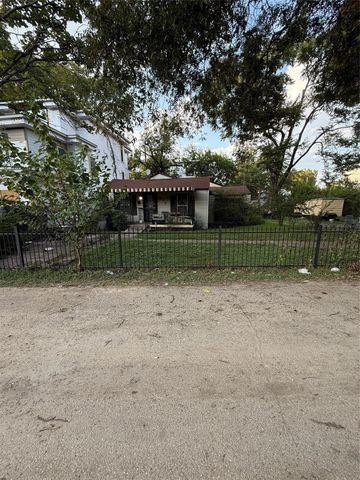 917 Walkway Street, Dallas, TX 75212