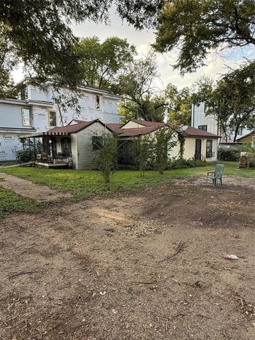 917 Walkway Street, Dallas, TX 75212