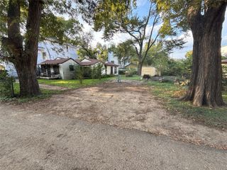 917 Walkway Street, Dallas, TX 75212