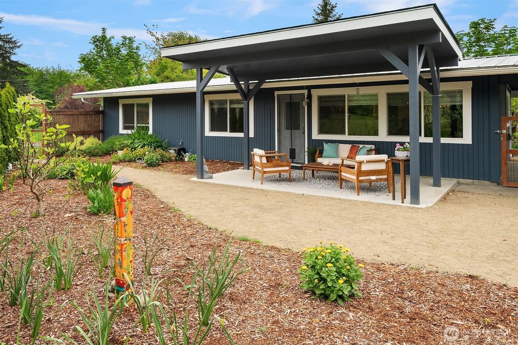 9917 SW 206th Court, Vashon, WA 98070