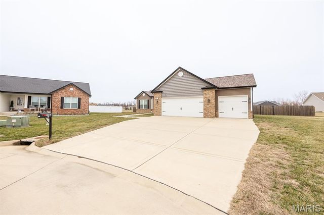 708 Sante Fe Court, Shiloh, IL 62221