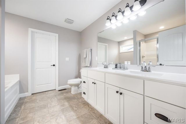 708 Sante Fe Court, Shiloh, IL 62221