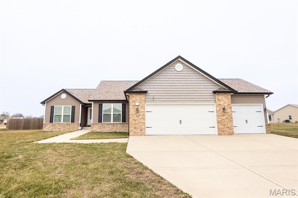 708 Sante Fe Court, Shiloh, IL 62221