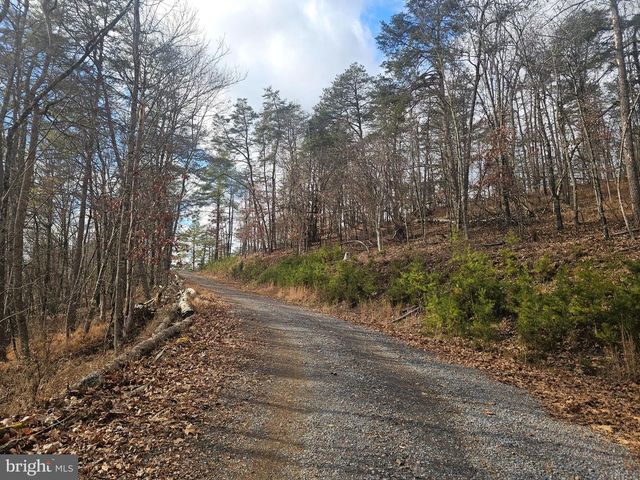 211 MARTIN RD, Artemas, PA 17211