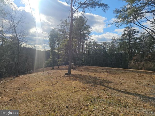 211 MARTIN RD, Artemas, PA 17211