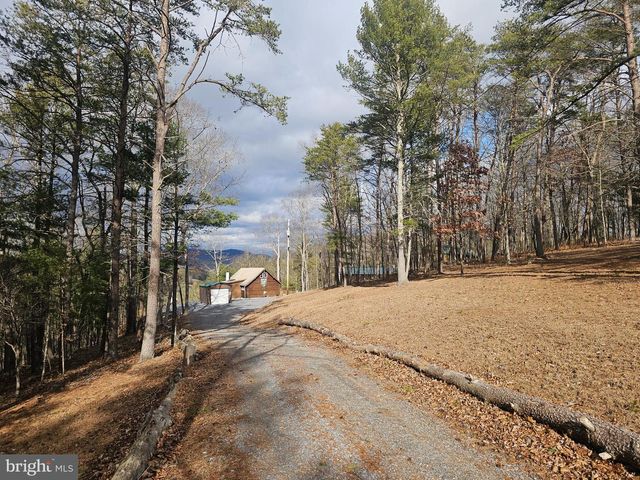 211 MARTIN RD, Artemas, PA 17211