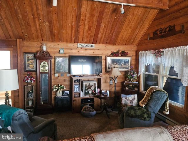 211 MARTIN RD, Artemas, PA 17211