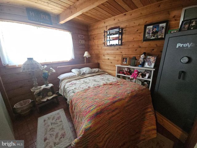 211 MARTIN RD, Artemas, PA 17211