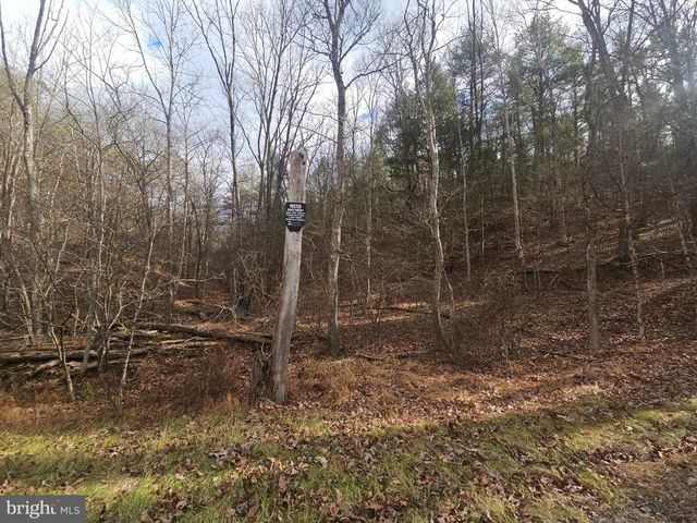 211 MARTIN RD, Artemas, PA 17211