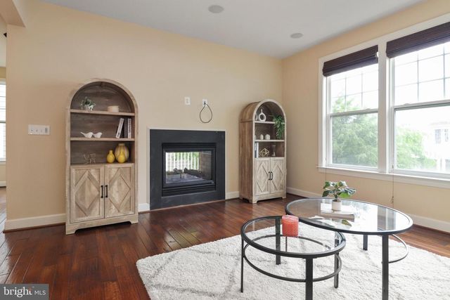102 PEARL ST, Herndon, VA 20170